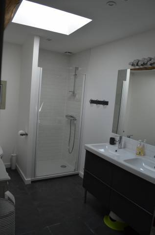 Salle de bain / Bathroom Salle de bain / Bathroom