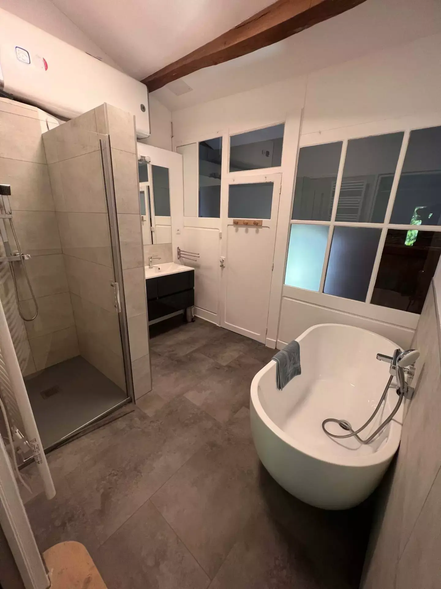 La Cameline Bathroom
